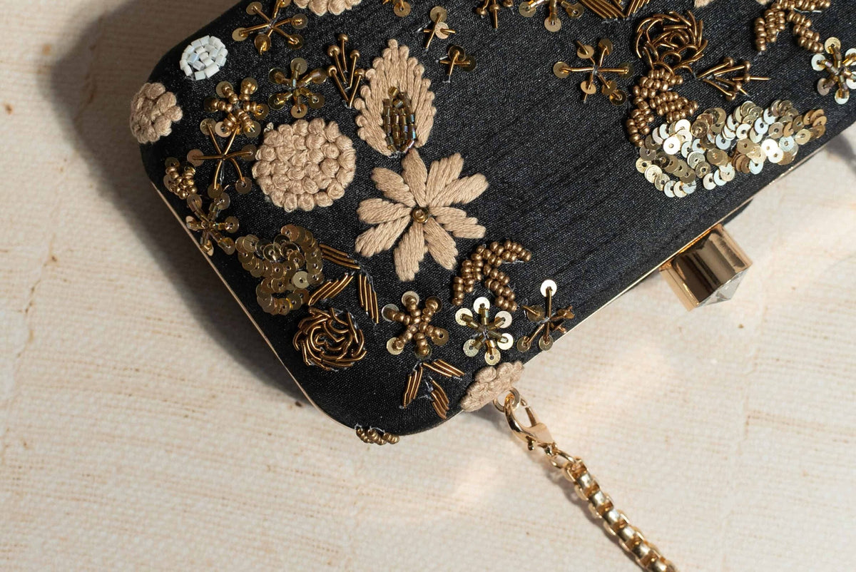 PRE-ORDER - ARA (Black Silk)