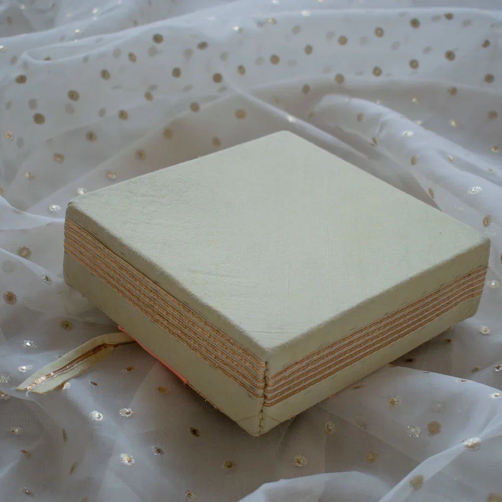 Maharani Petite Gift Box (Pistachio Green & Peach)